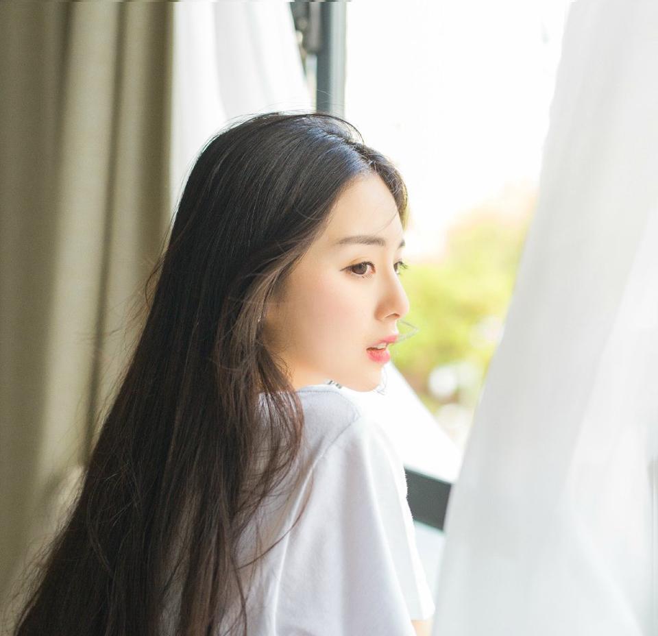 云淡风轻，细水长流，何止君子之交。爱情不也是如此，才叫落花流水，天上人间?——三毛《亲爱的三毛》